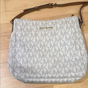 Michael Kors Large Messenger Crossbody Bag - Vanilla/Acorn| Like New| See Pics